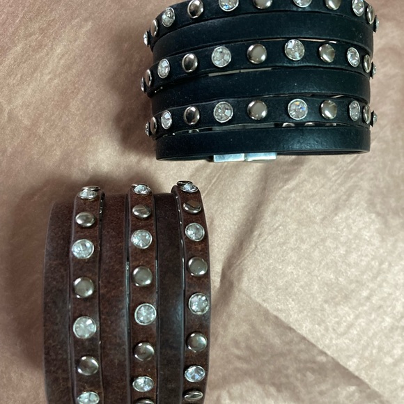 LEATHER Bracelets with studs and crystal detail Strong magnetic clasp closure - Picture 3 of 4